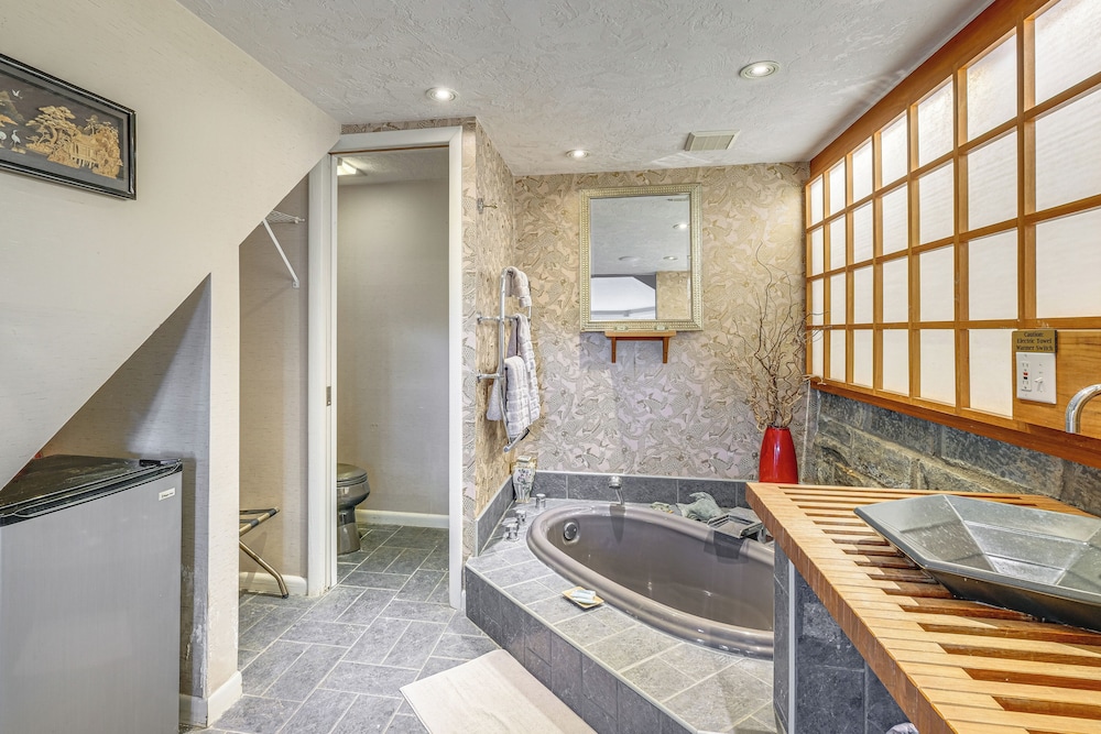 9-acre New River Retreat Near Radford University