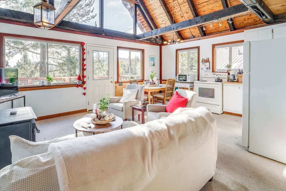 Serene Lakes Cabin w/ Deck: Dog Friendly!
