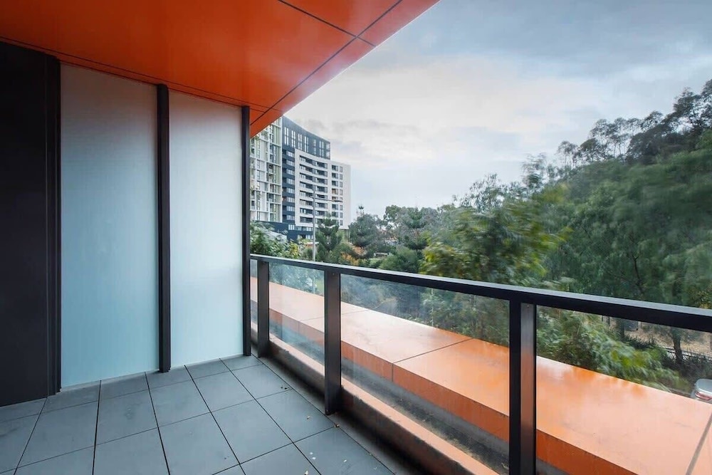 A 3BR Apt Next to Melbourne Zoo, Free Parking
