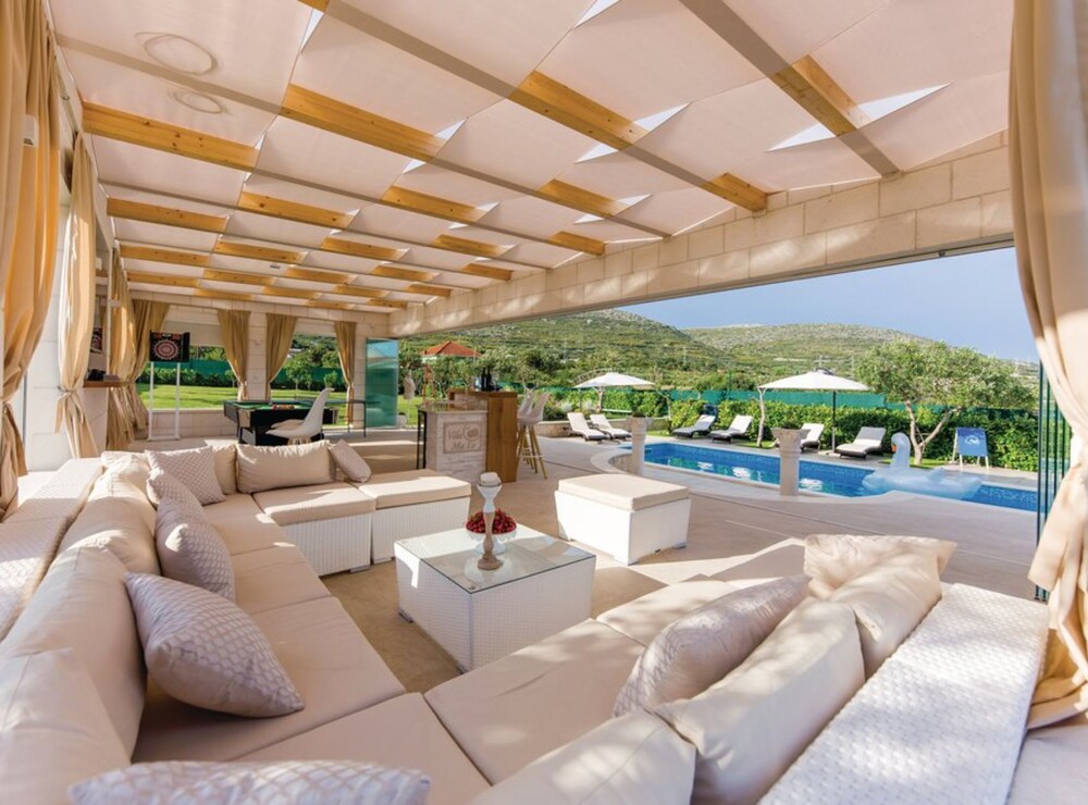 Luxury Villa Malo