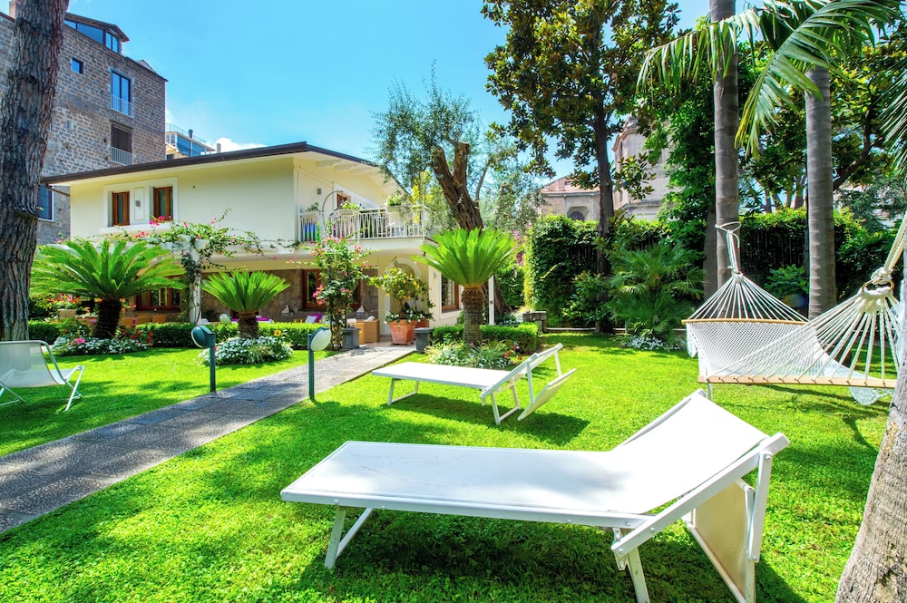 Villa In Sorrento Center | Gardens & Outdoor Space