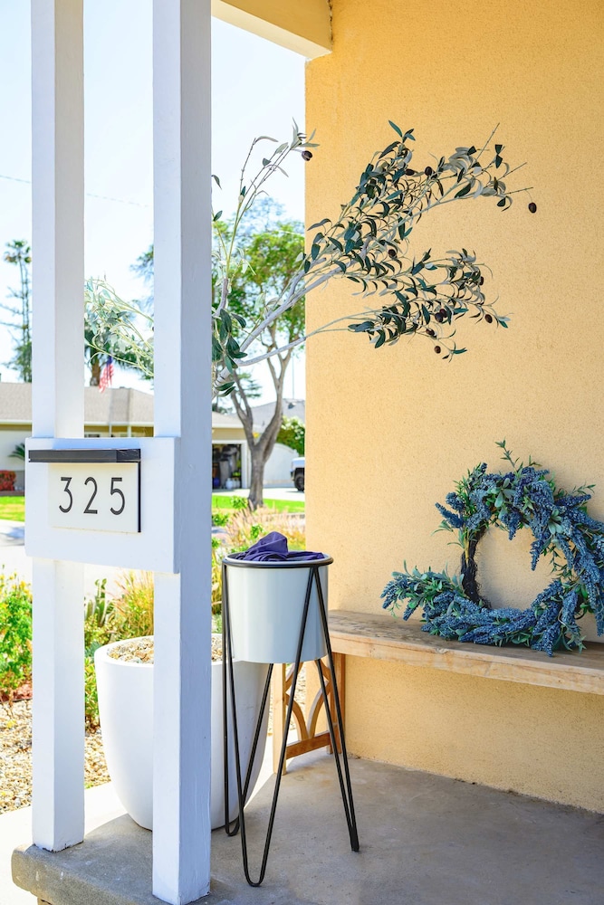 Stylish New Home Bright Modern Fully Stocked