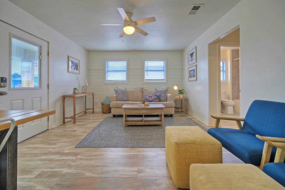 Dual Port A Cottages 2 Complete Homes Walk to the Beach + Patio Fully-equipped Kitchens