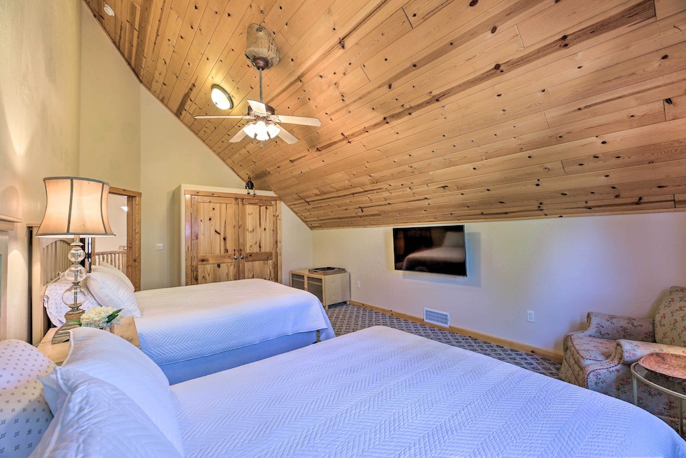 < 2 Mi to Hikes & Shops: Show Low Home w/ Deck