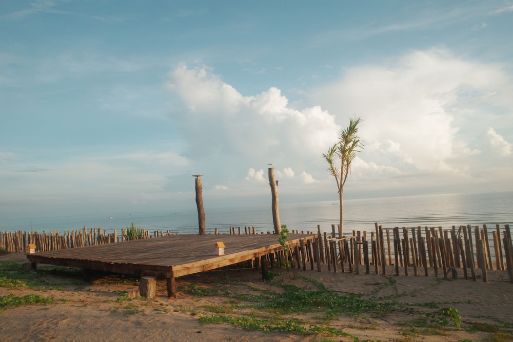 Laemsui Beach