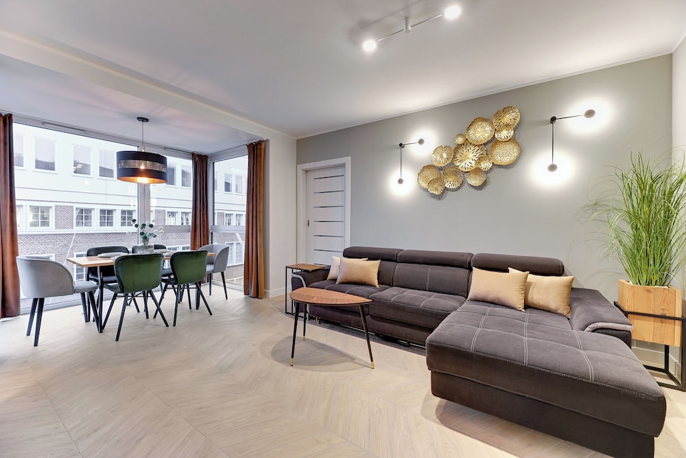 Hotel Chmielna Park by Downtown Apartments - Image 1