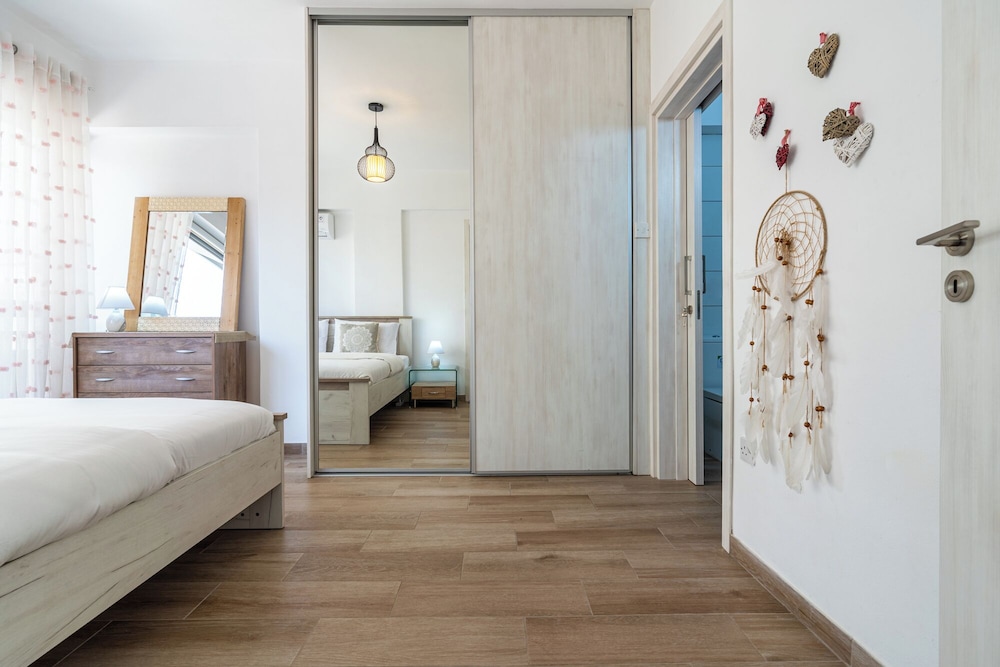 Berries 1-BR Apt in Larnaca