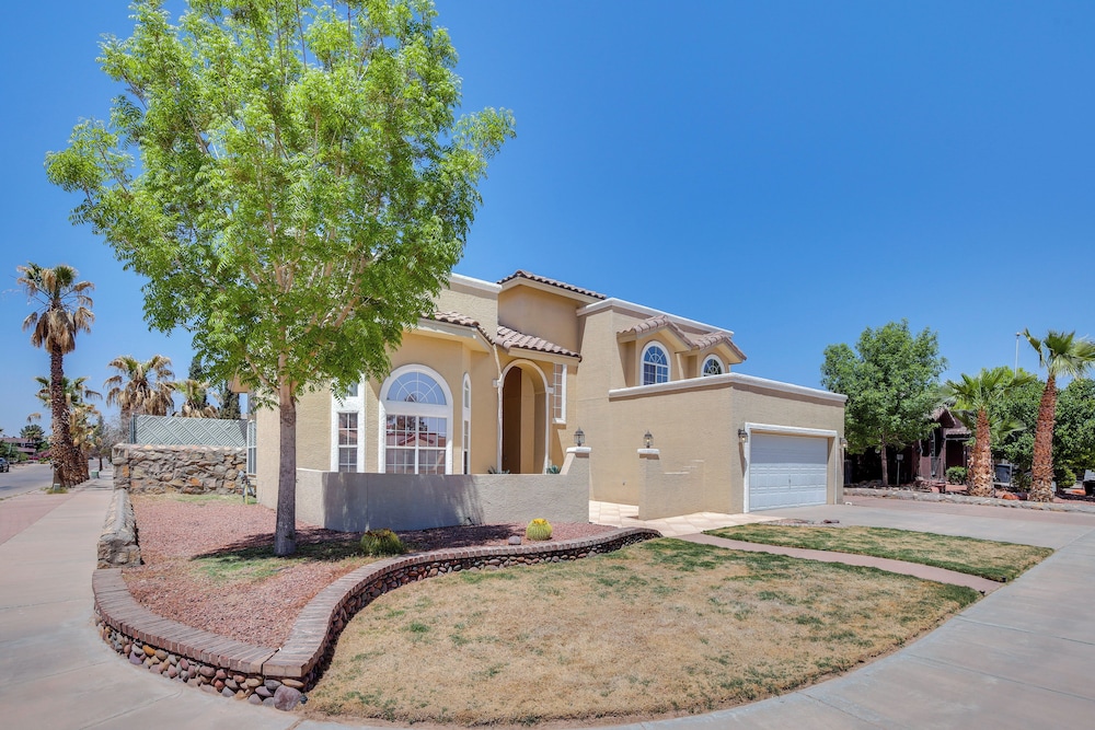 Patio, Pool & Spa: Family Retreat in Horizon City!