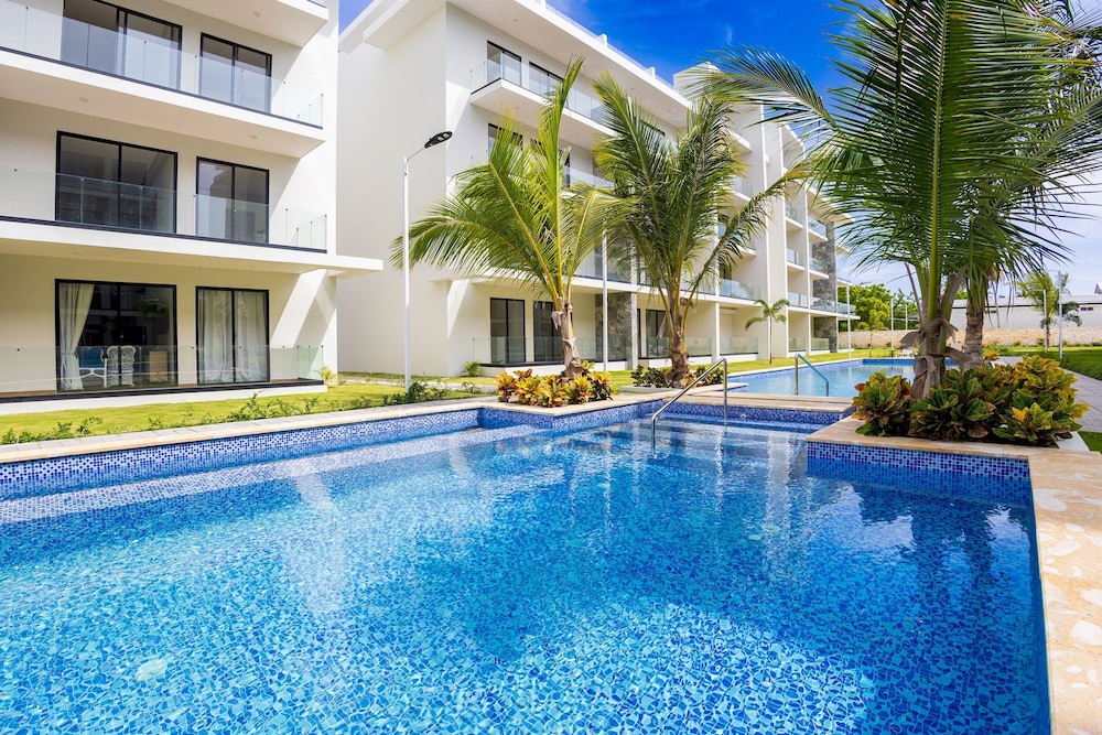 2BR Oasis in Eden Tropical - BBQ Pool Near Beach