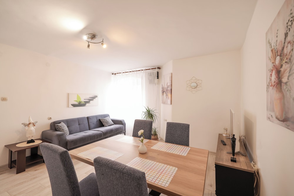 Viva - 2 bedroom apt in city centar