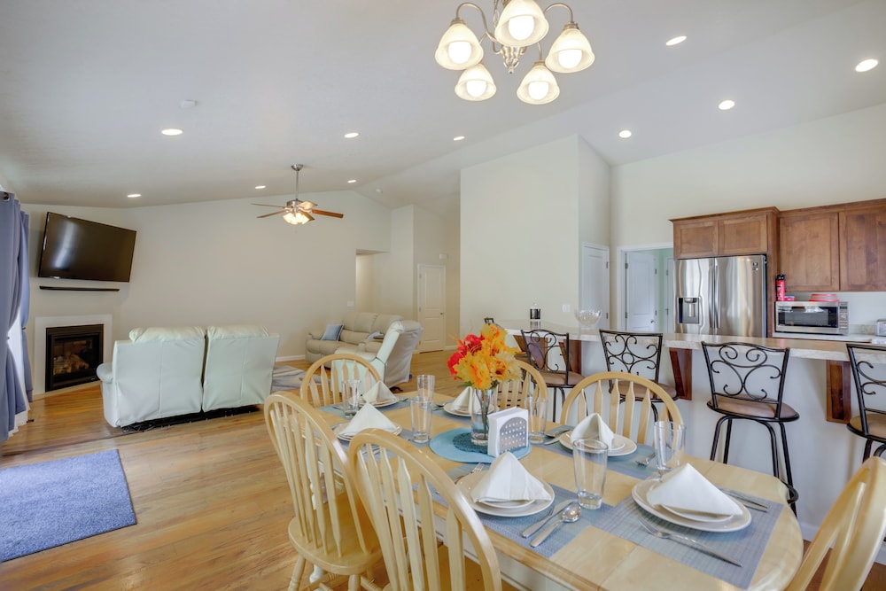 2 Blocks to White Water Launch: Mill City Home