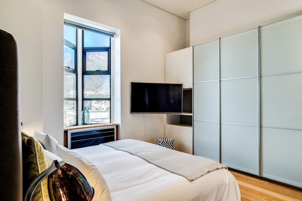 Contemporary 2bed in Art Deco Heritage Site Elevea