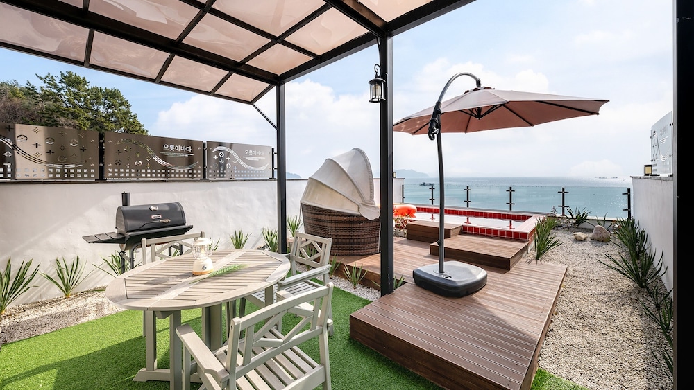 Namhae Orosy Bada Pool Villa & Pension