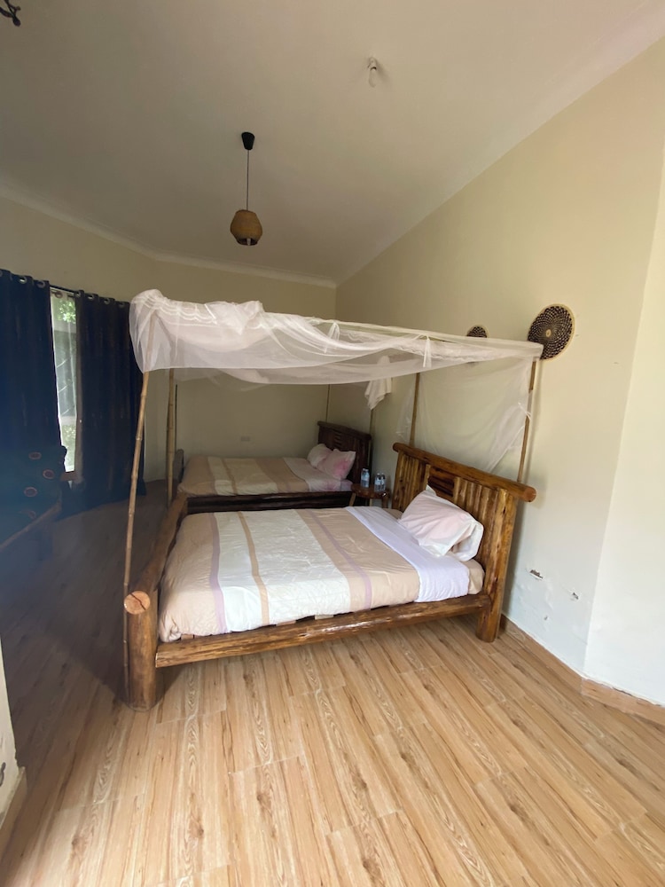 Rafiki Safari Lodge Bwindi