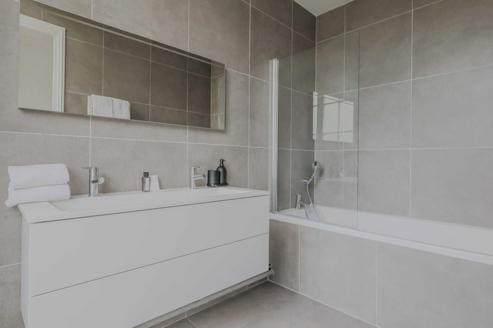 Spacious Apartment - 5br/12p - Chaillot