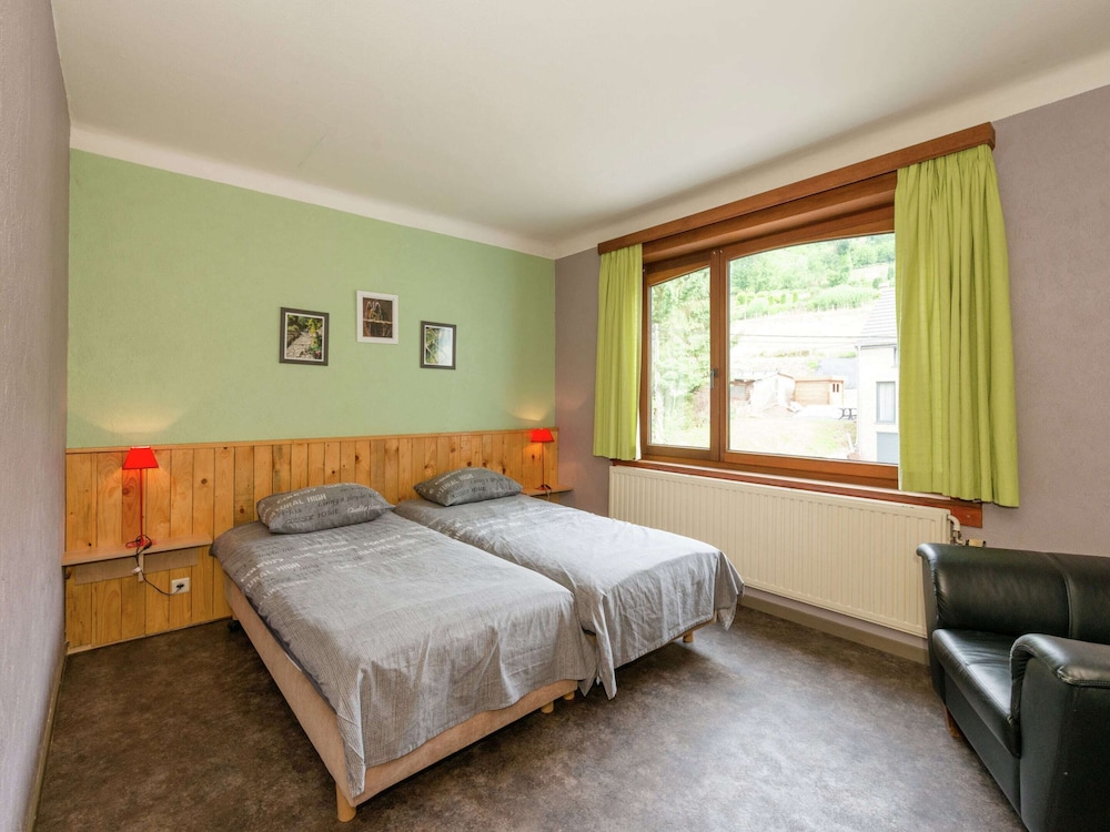 Large Group House with Welness Equipment & Swimming Pool near Malmédy view 4