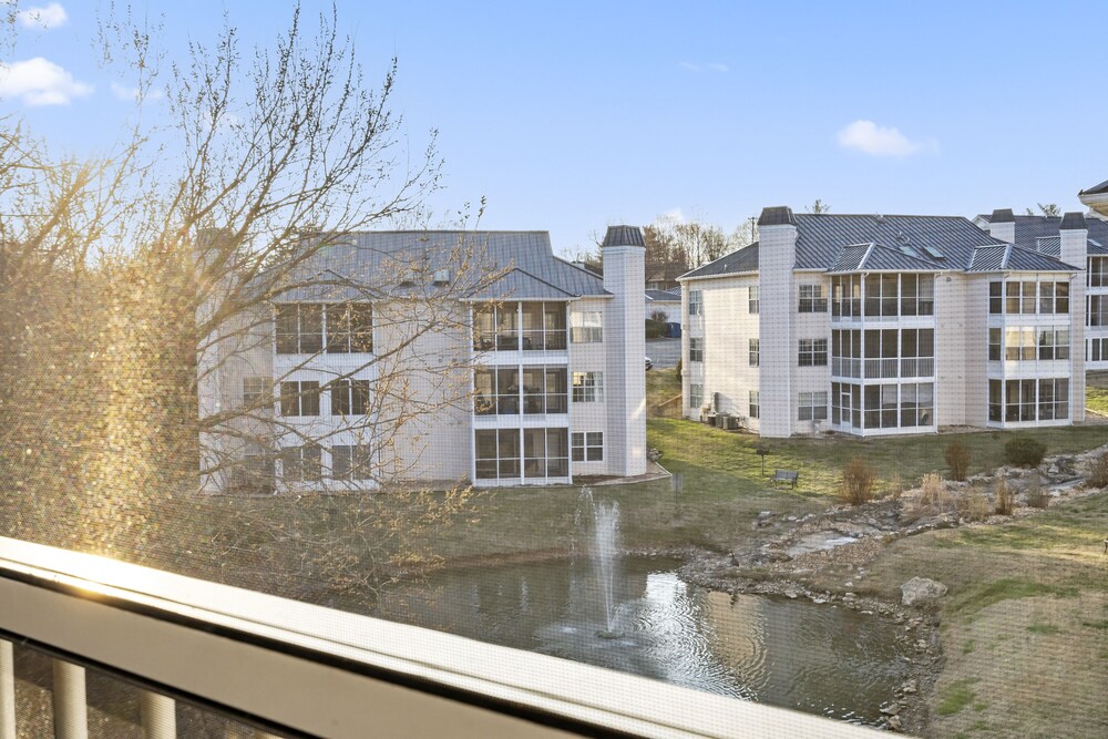 Lazy Lookout Mo Spacious 3 Bdr, Great Location! view 2