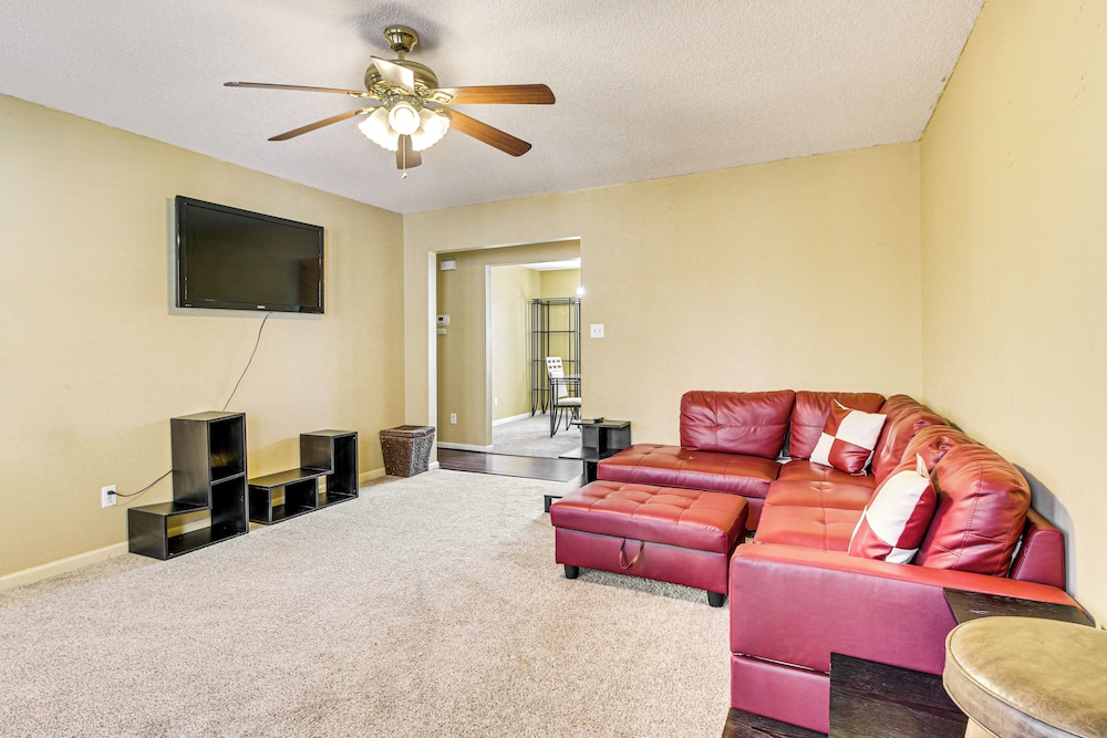 3 Mi to Hunter Army Airfield: Home w/ Serene Deck