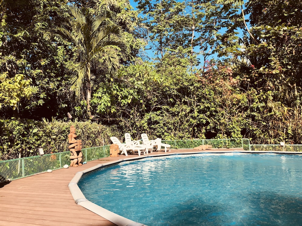 Playa Bluff Hotel