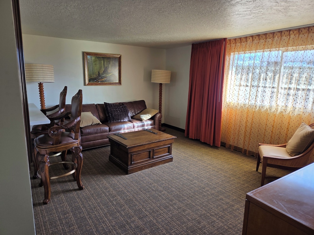 New Western Inn & Suites