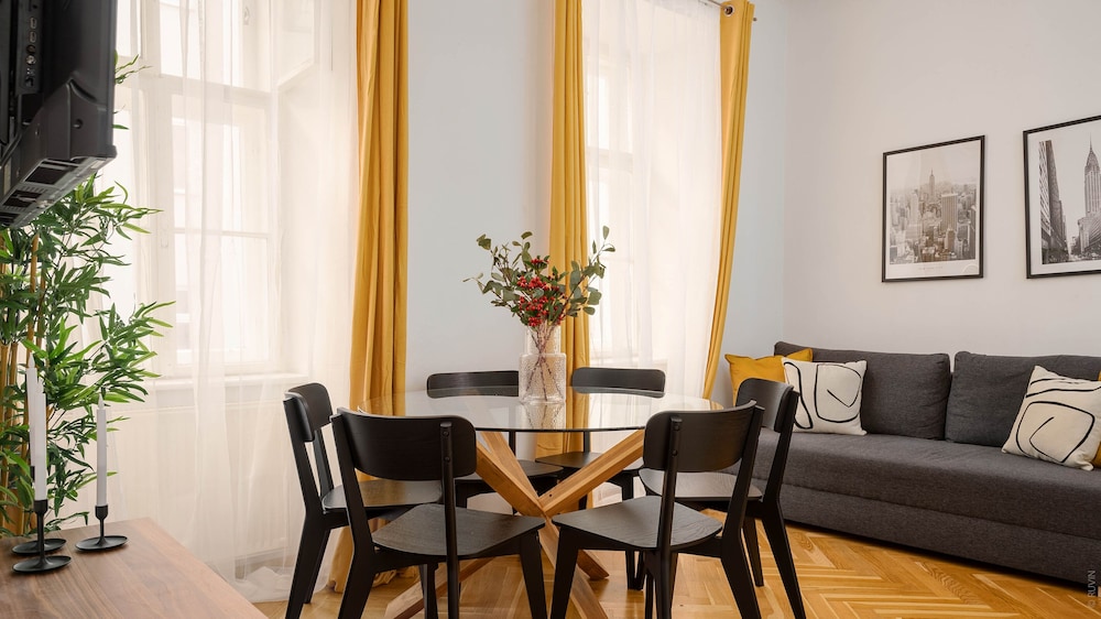 Designer Apartments - Near Danube