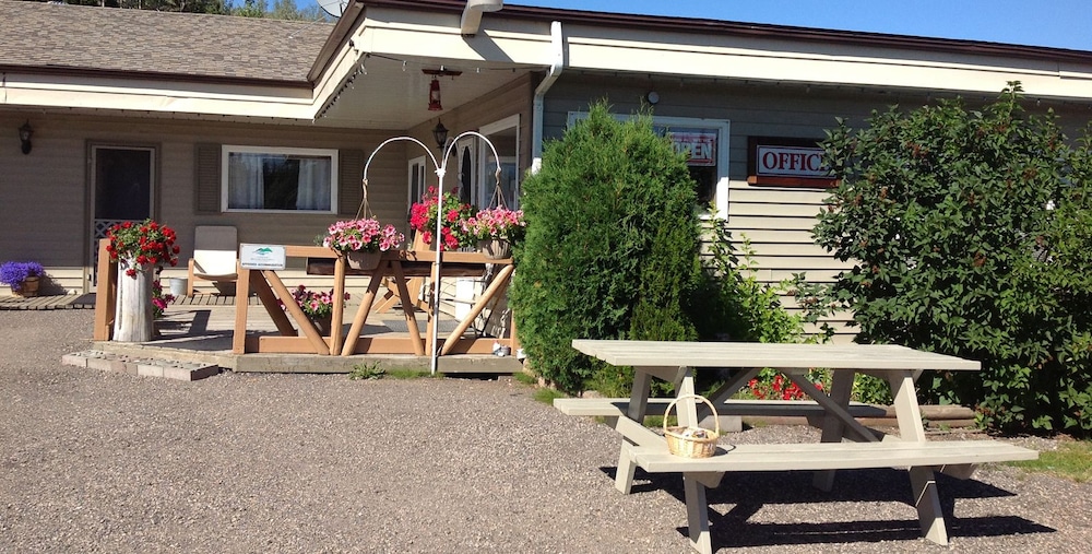 Wanakena Motel
