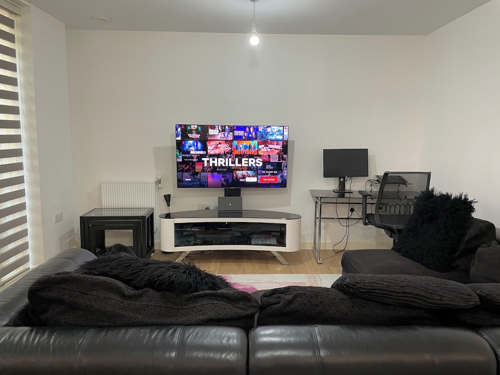 2 Bed-sleeps4-parking-balcony-nearcitycentre