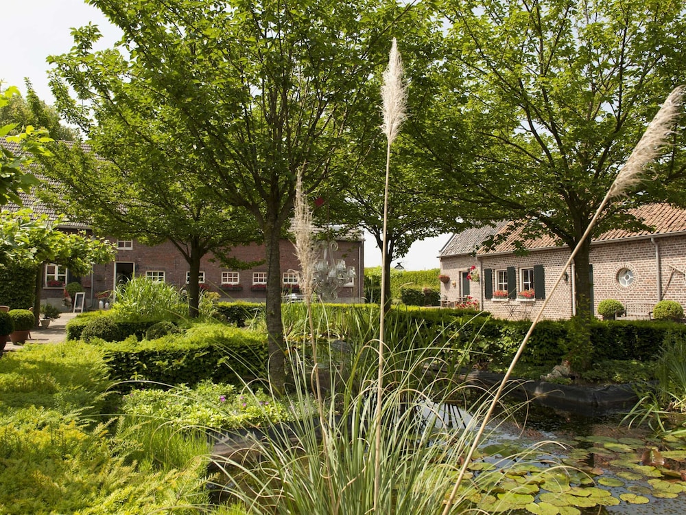 Flamboyant Farmhouse in Baarlo With Hot Tub, Garden, photo 35