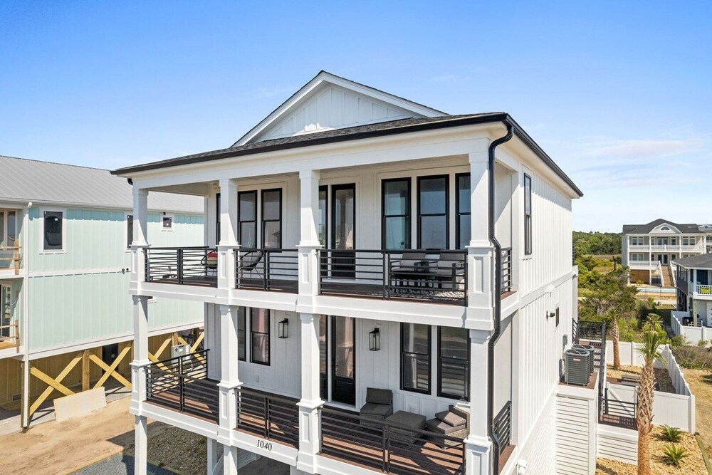 1040 Break / 1040 Ocean Blvd West 4 Bedroom Home by RedAwning