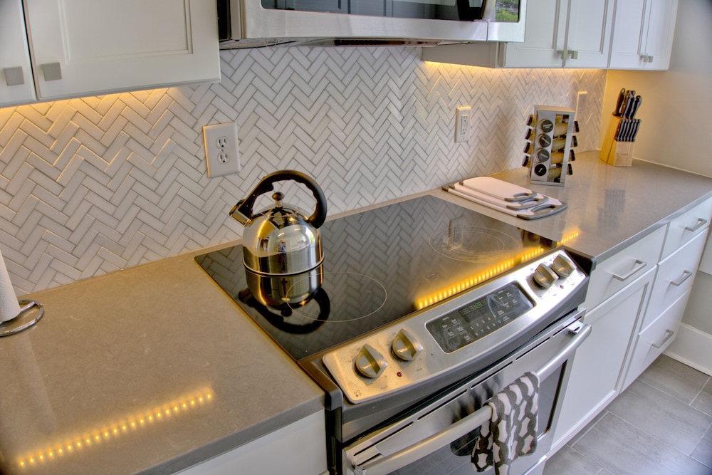 Beautiful Brick 2 Bedroom Home view 4