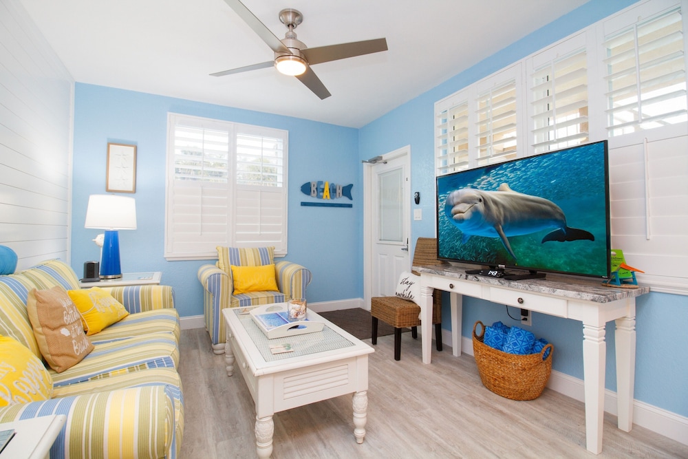 Clearwater Beach Suites 107 2 Bedroom Condo by RedAwning view 5