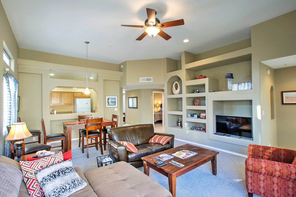 Lovely Condo w/ Balcony < 3 Miles to Parks + Golf!