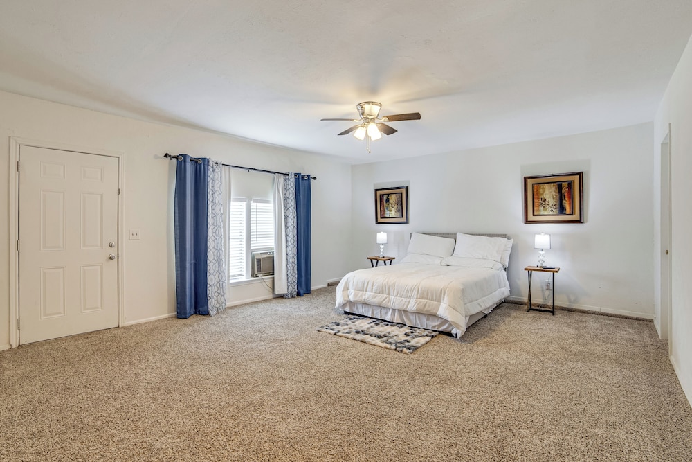 Fenced-in Yard: Home < 1 Mi to Lake Ray Hubbard!