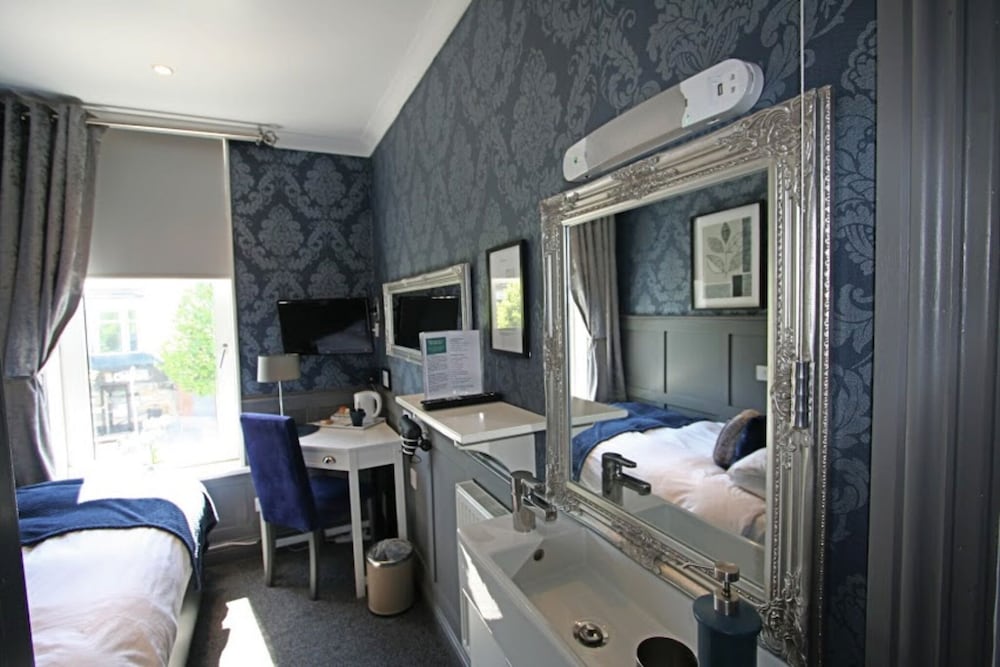 South Shields Vacations - Clifton Guest House - Property Image 12