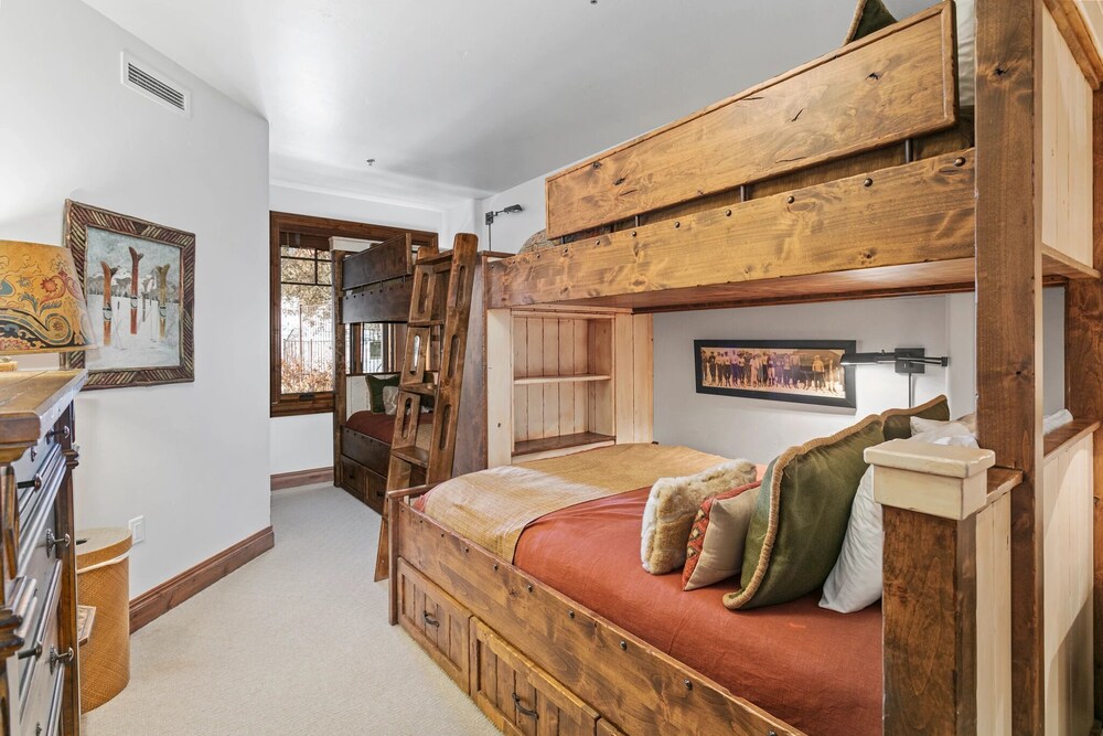 Grand Lodge - 3 Bedroom Deluxe #304 - Ski-in/out 3 Condo