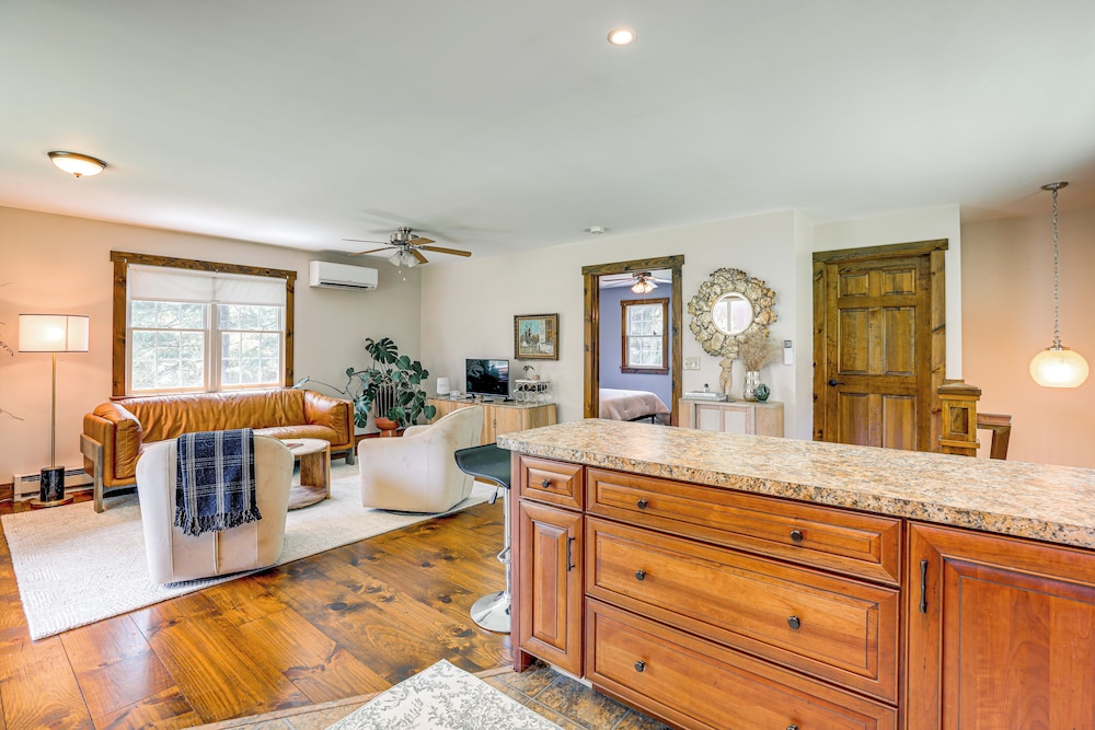 Walk to River: Couples Retreat in Kintnersville!