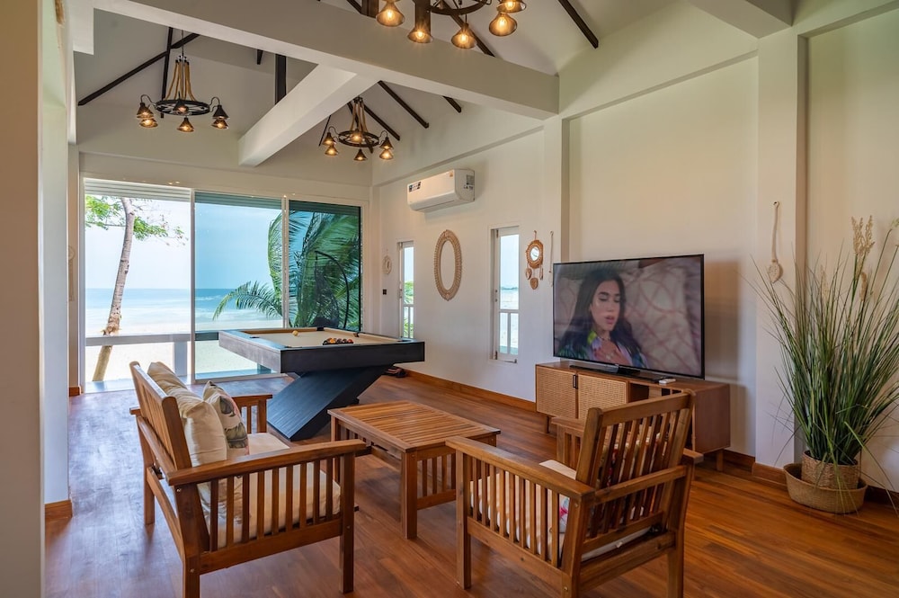 Danisam 4BR BeachVilla SunsetView KBR47