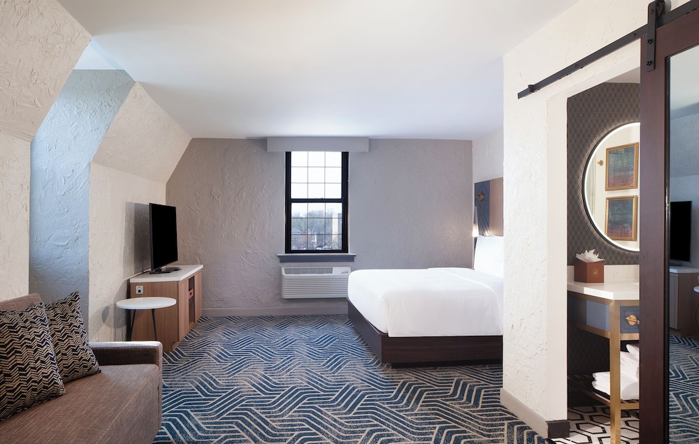 Hotel Royer Urbana Champaign, Tapestry Collection by Hilton