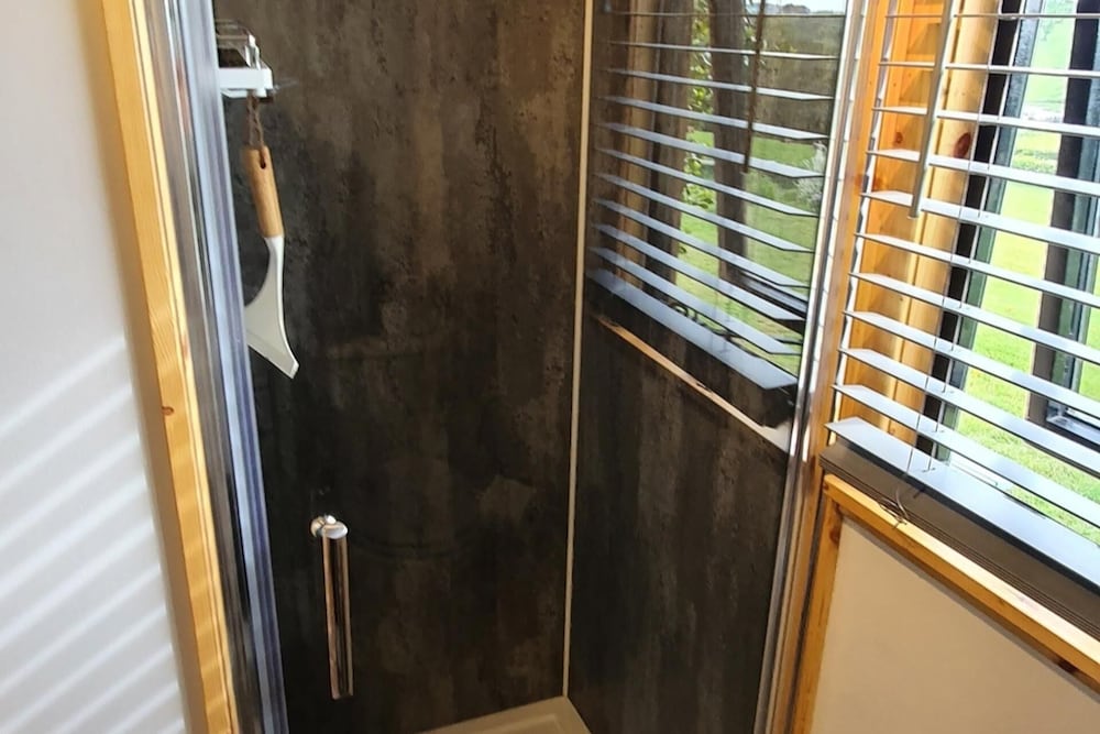 Shepherds Hut-1 Bed-hot Tub -views view 5