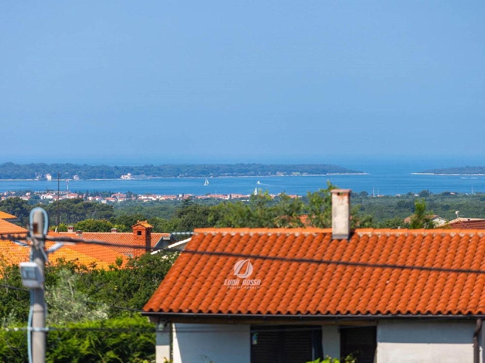 Villa in Galizana With Bubble Bath