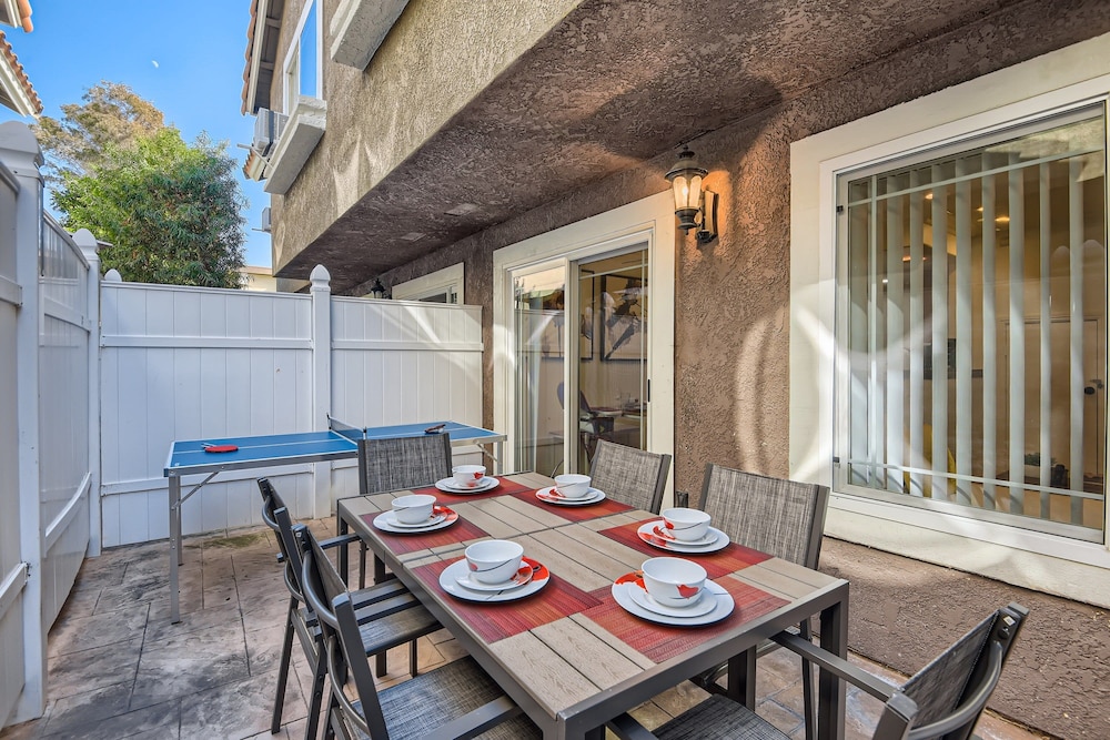 Stylish- Multi-level- Patio- Games - Fast Wifi-cm3