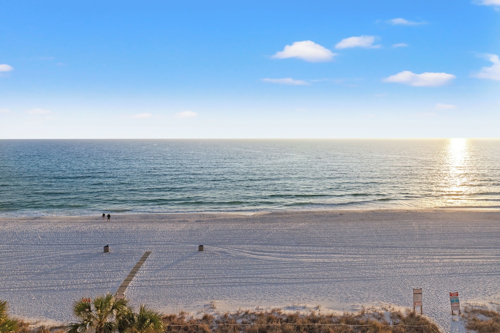 Watercrest Waves! Beachfront 2br/2ba Condo, Sleeps 8, Stunning Gulf Views!