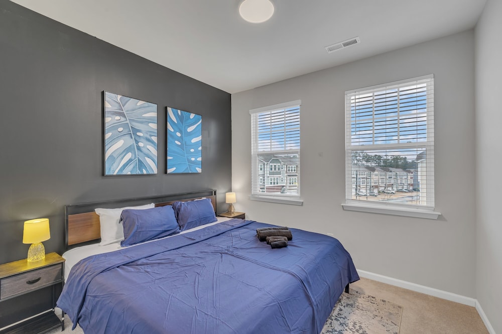 King 4BR Townhouse to Downtown Durham