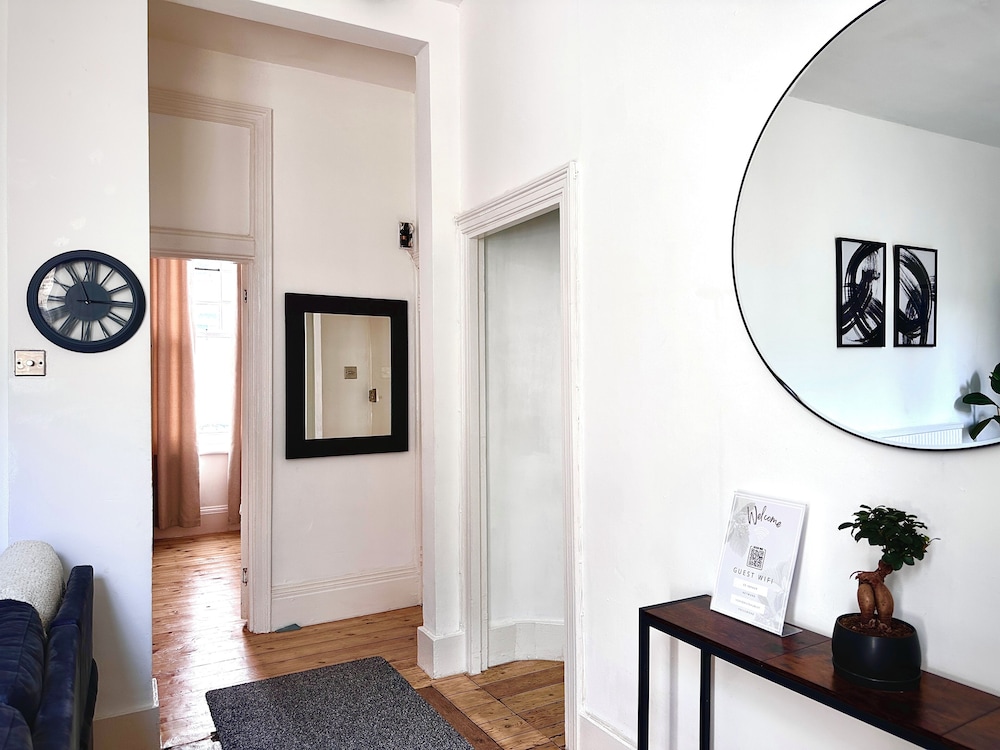 Fulham Tranquil 2BD King Bed Home w/ Parking & Gdn