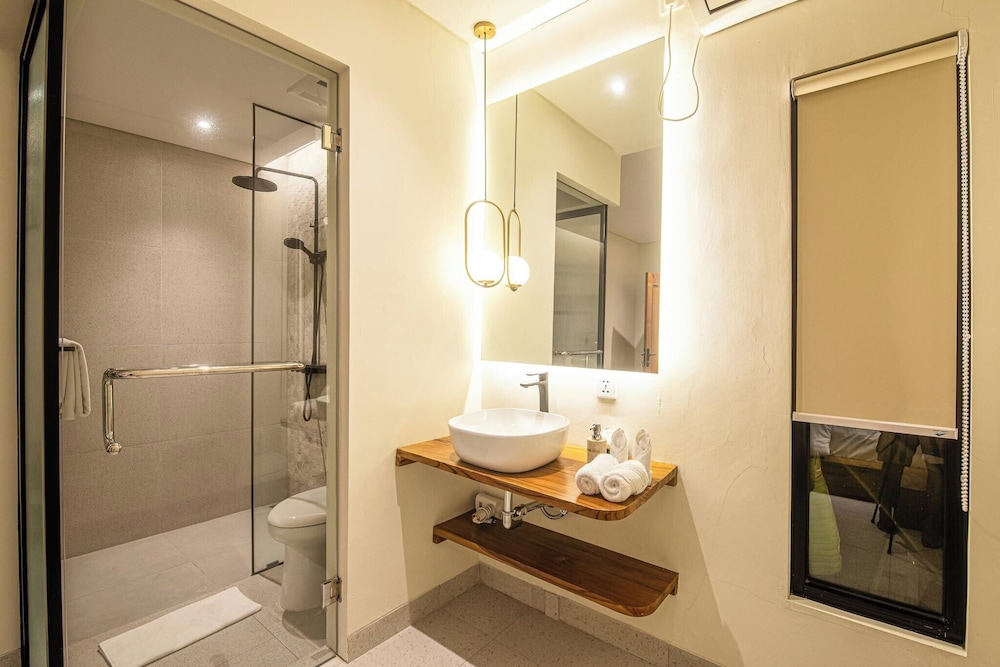 Elegant 4BR Seminyak Villa 10min From the Shore