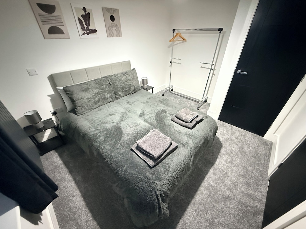 Luxury Home 5 Bedroom 3 Bathroom Games Room Parking