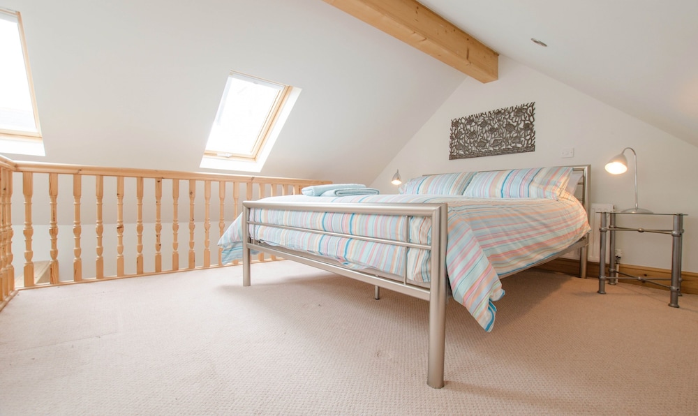 Beach Breeze Croyde 2 Bed, Sleeps 4-5, Sea Beach Views view 2