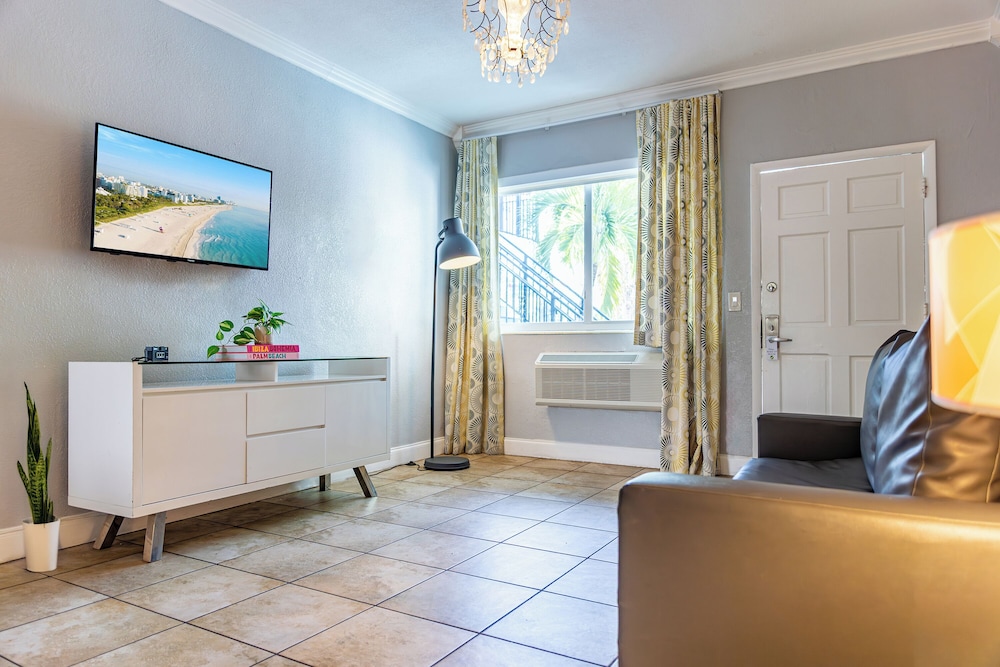 Beachside All Suites Hotel 3