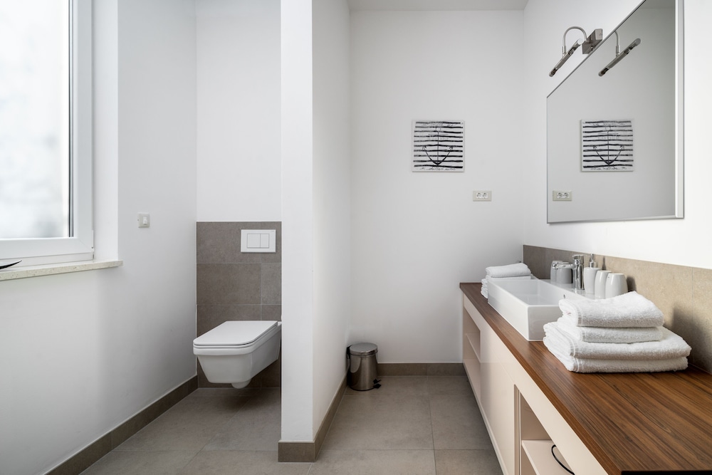 Acadia Beach Villas & Apartments, Slatine