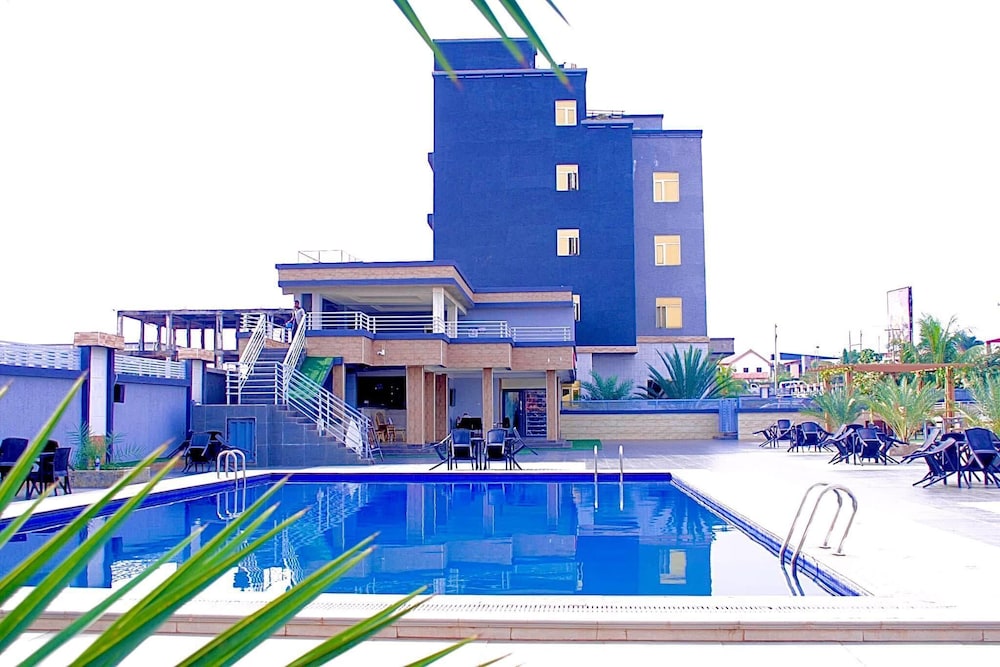 Maxbe Continental Hotel